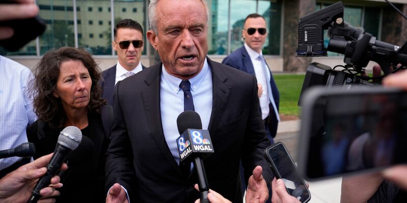 Aktuell sieht es so aus, als ob Kennedys Kandidatur eher Trump schadet - ein Rückzug Kennedys könnte also eine gute Nachricht für den Republikaner sein. - Foto: Matt Slocum/AP/dpa