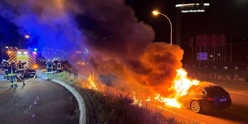 FW-OG: BMW brennt auf dem Messekreisel aus - Foto: presseportal.de