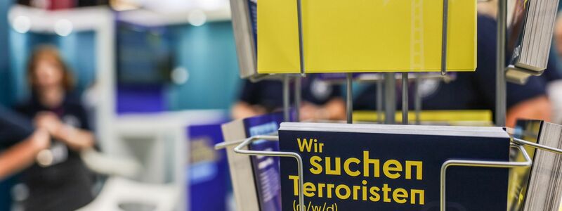 «Wir suchen Terroristen», wirbt der BND. - Foto: Oliver Berg/dpa