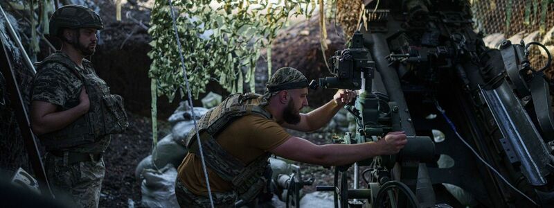 Schwere Kämpfe in der Ostukraine dauern an. (Archivbild) - Foto: Evgeniy Maloletka/AP/dpa