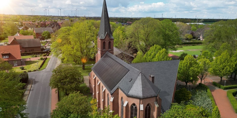 Wiege des Naturstein-Welterbes liegt in Mayen - Traditionelle Schieferdeckarten international ausgezeichnet - Klassik trifft Zukunft - Wo der meiste Schiefer herkommt - Foto: presseportal.de