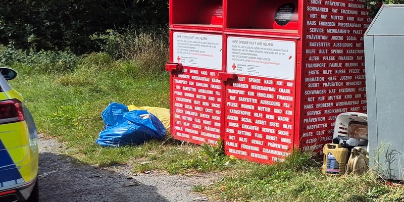 POL-CUX: Mehrere Altölkanister im Bereich Loxstedt illegal entsorgt (Lichtbild in der Anlage) - Foto: presseportal.de