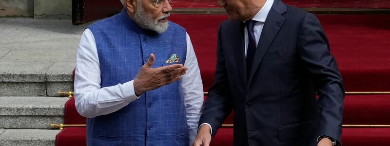 Der indische Ministerpräsident Narendra Modi im Gespräch mit seinem polnischen Amtskollegen Donald Tusk (Foto Aktuell) - Foto: Czarek Sokolowski/AP/dpa