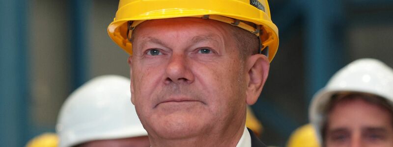 Bundeskanzler Scholz hat der Meyer Werft die staatliche Hilfe zugesichert. (Archivbild) - Foto: Markus Hibbeler/dpa