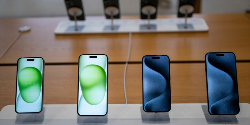 Das iPhone als freie Fläche für Apps anderer Anbieter als Apple? Das Digital-Gesetz DMA macht das für Nutzer in der EU möglich. (Archivbild) - Foto: Monika Skolimowska/dpa