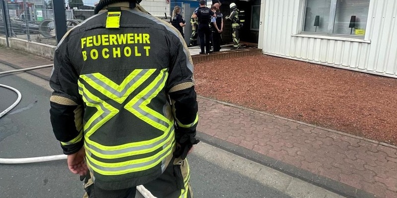 FW Bocholt: Feuer an einer Lackiererei im Gewerbegebiet - Foto: presseportal.de