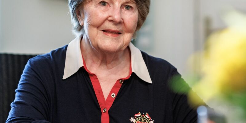 Die Kinderbuchautorin Ursel Scheffler findet, dass Kinder trotz der Kriege in der Welt Hoffnung und Fantasie bewahren sollten. - Foto: Markus Scholz/dpa