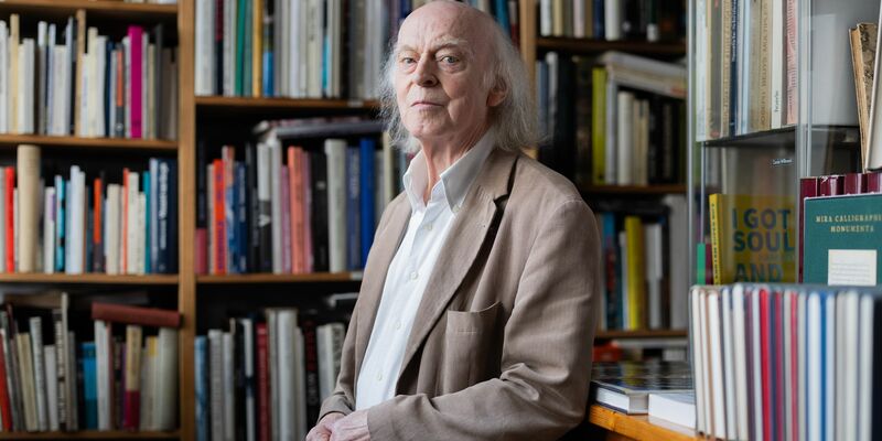 Das Antiquariat in Köln ist bis unter die Decke mit alten Büchern gefüllt. - Foto: Rolf Vennenbernd/dpa