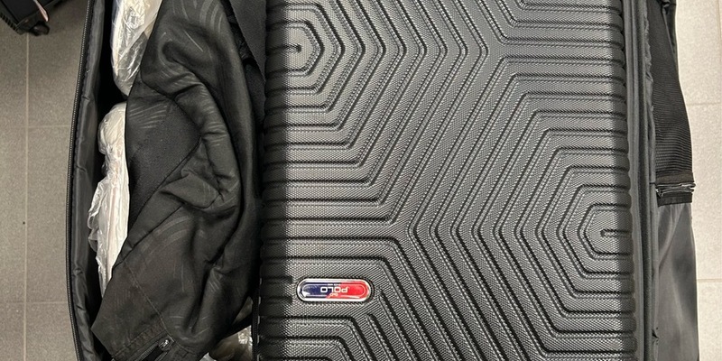 HZA-SB: ZOLL am Flughafen Saarbrücken verhindert Zigarettenschmuggel; 2.420 Zigaretten sichergestellt - Foto: presseportal.de