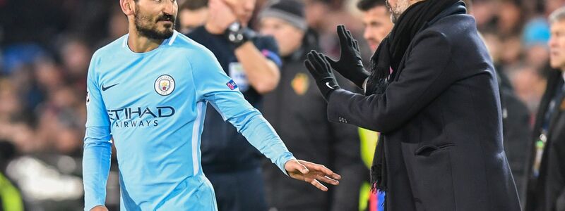 Wieder vereint: Ilkay Gündogan (l) und Pep Guardiola. - Foto: Walter Bieri/KEYSTONE/dpa