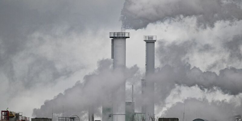 Die neue Förderung ist für Unternehmen unter anderem der energieintensiven Grundstoffindustrie, der Stahl- und Gießereibranche, der Glas-, Keramik-, Papier- oder Zementindustrie gedacht. (Archivbild)  - Foto: Patrick Pleul/dpa