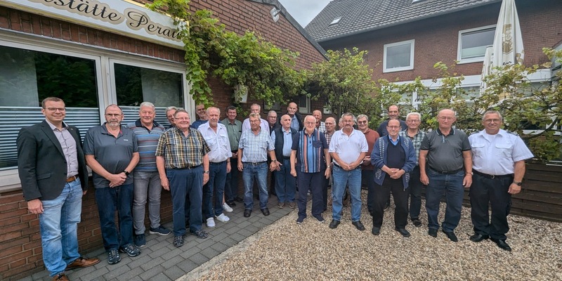 FW-KLE: Bürgermeister und Leiter der Feuerwehr danken den Alterskameraden: Feuerwehr-Senioren gehören immer noch dazu - Foto: presseportal.de