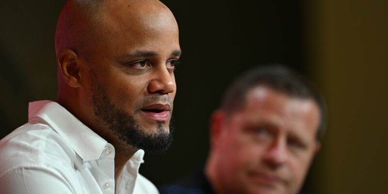 Trainer Vincent Kompany (l) und Sportvorstand Max Eberl äußern sich vor dem Bayern-Start - auch zum Titelkampf mit Meister Bayer Leverkusen.  - Foto: Sven Hoppe/dpa