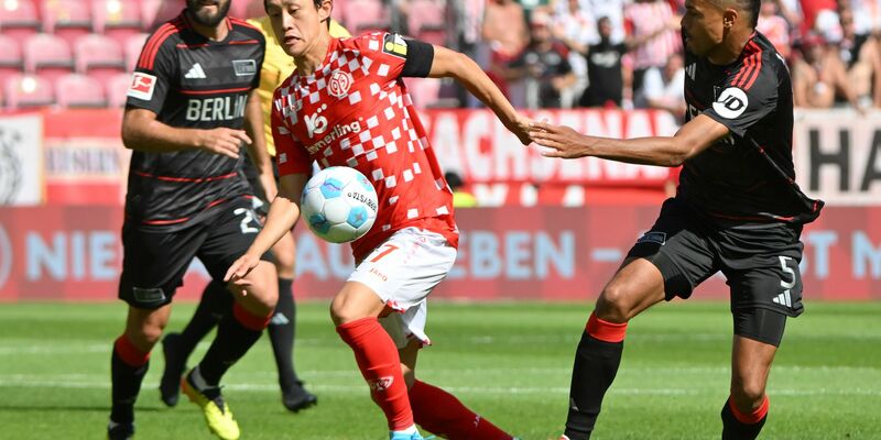 Der FSV Mainz 05 (rot) und Union Berlin lieferten sich zum Saisonstart eine umkämpftes Spiel. - Foto: Torsten Silz/dpa