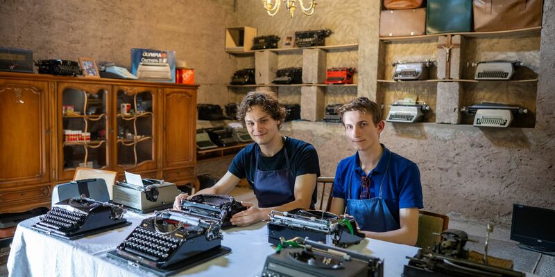 Als Schüler haben sich auf der Schreibmaschine Protokolle getippt - Foto: Harald Tittel/dpa