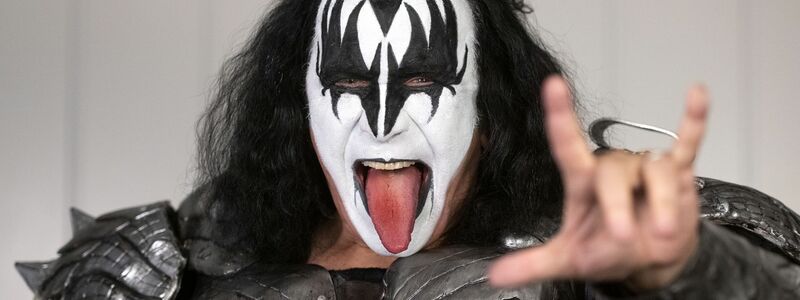 Mit Paul Stanley gründete Gene Simmons 1973 die Band Kiss, die 50 Jahre aktiv war. - Foto: Bernd Thissen/dpa