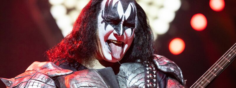 Das schwere Kostüm wird Gene Simmons nach dem Abschied von Kiss nicht mehr tragen. - Foto: Thomas Banneyer/dpa