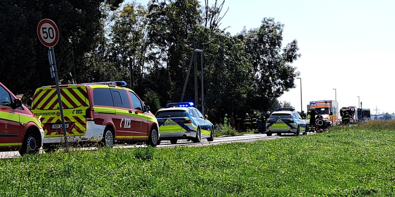FW-M: Tödlicher Verkehrsunfall (Langwied-Lochhausen) - Foto: presseportal.de