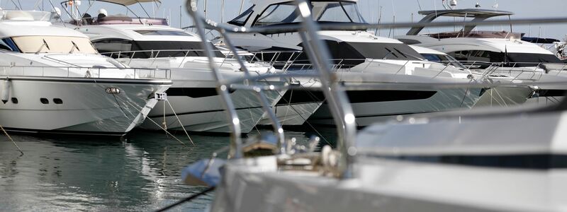 Die Motorjacht wurde inzwischen im Hafen von Porto Cristo ausfindig gemacht. (Symbolbild) - Foto: Clara Margais/dpa