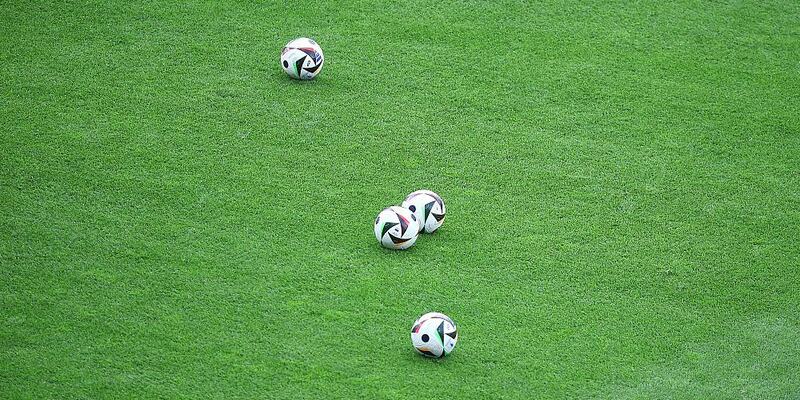 Fußbälle (Archiv) - Foto: über dts Nachrichtenagentur