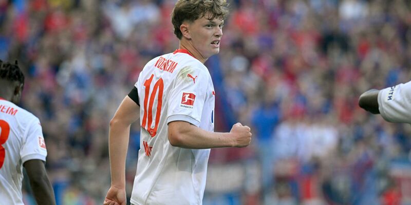 Nach der Europapokal-Premiere nun Bundesliga-Start für Heidenheims Trainer Frank Schmidt  - Foto: Gregor Fischer/dpa