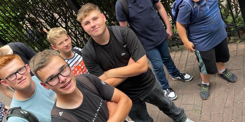 FW-OE: Jugendfeuerwehr Lennestadt genießt unvergesslichen Tag im Phantasialand - Foto: presseportal.de