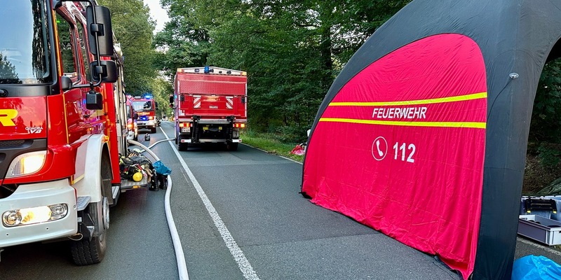 FW Hünxe: Dachgeschoss eines Wohnhauses in Vollbrand - Foto: presseportal.de