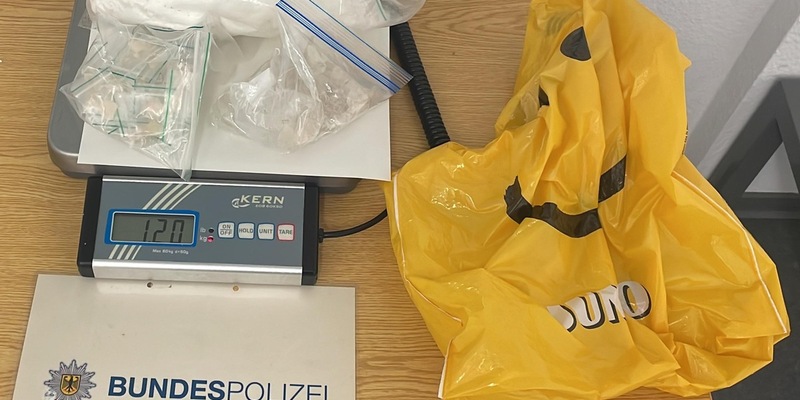BPOL NRW: Bundespolizei stellt 500 Gramm Kokain und 550 Gramm Chrystal Meth auf der Autobahn 61 sicher - Foto: presseportal.de