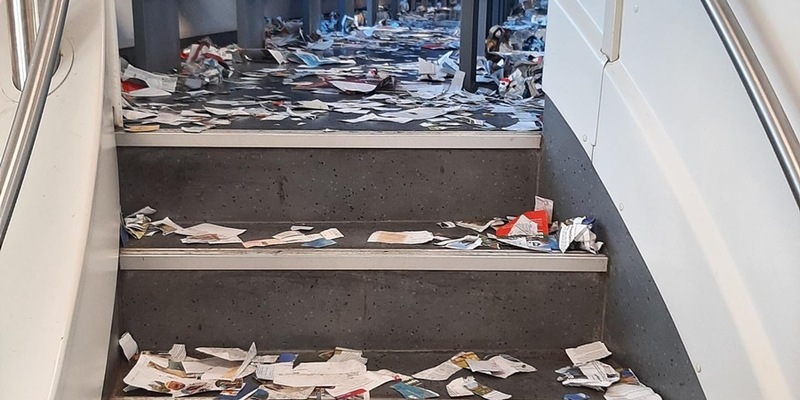 BPOL-HRO: Verwüstung im Zug - Foto: presseportal.de