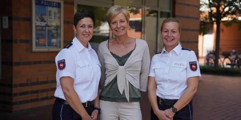 POL-H: Amtswechsel im Polizeikommissariat Hannover-Stöcken: Kathrin Priebe übernimmt die Leitung - Foto: presseportal.de
