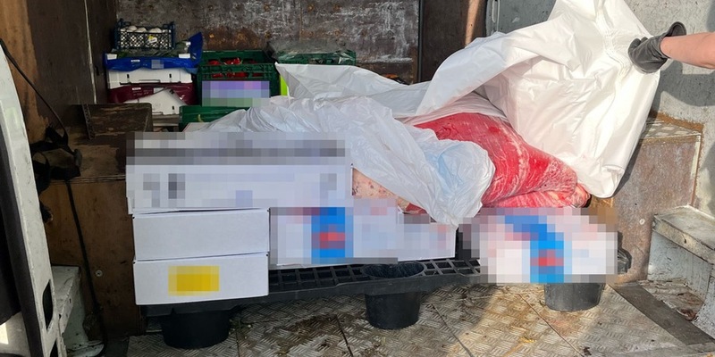 POL-GE: Polizisten stoppen Transporter mit ungekühltem Fleisch auf Ladefläche - Foto: presseportal.de