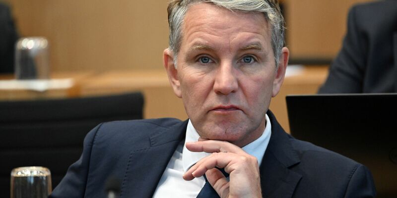 Die Thüringer AfD-Spitze um Björn Höcke scheiterte mit einer Klage gegen den Verfassungsschutzbericht 2021. (Archivbild) - Foto: Martin Schutt/dpa