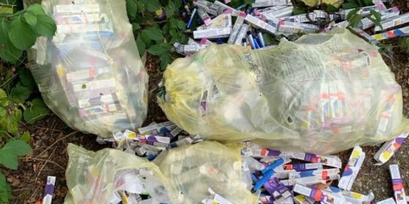 POL-UL: (GP) Göppingen - Illegal Müll entsorgt / Am Sonntag oder Montag entsorgte ein Unbekannter hunderte E-Zigaretten in Göppingen. - Foto: presseportal.de