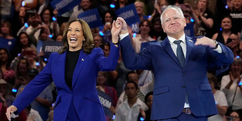 Erstmals seit ihrer Nominierung als demokratisches Kandidatenduo für die Präsidentenwahl wollen Kamala Harris und Tim Walz ein Interview geben. (Archivbild) - Foto: Jacquelyn Martin/AP