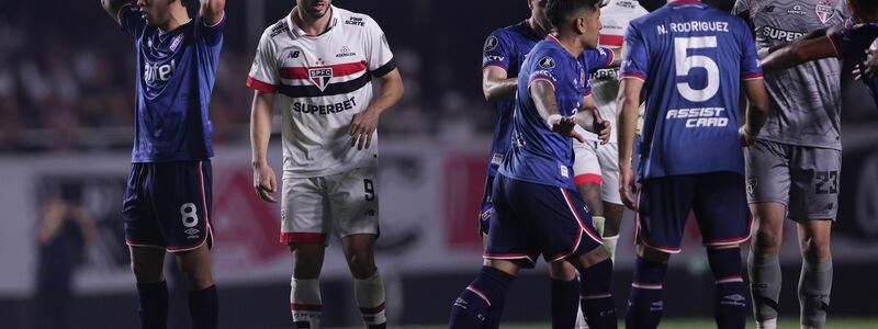 Nach einem Zusammenbruch bei einem Spiel bei der Copa Libertadores in Brasilien musste er ins Krankenhaus. - Foto: Ettore Chiereguini/AP/dpa