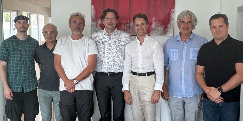 Strategische Partnerschaft besiegelt: Christoph Kroschke GmbH beteiligt sich an WVTA Fahrzeugdaten GmbH - Foto: presseportal.de