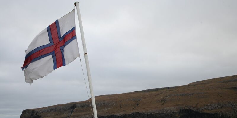 Bei der Überfahrt von der südlichen färöischen Insel Suduroy nach Norwegen ist es zu einem Unglück gekommen. (Archivbild) - Foto: Steffen Trumpf/dpa