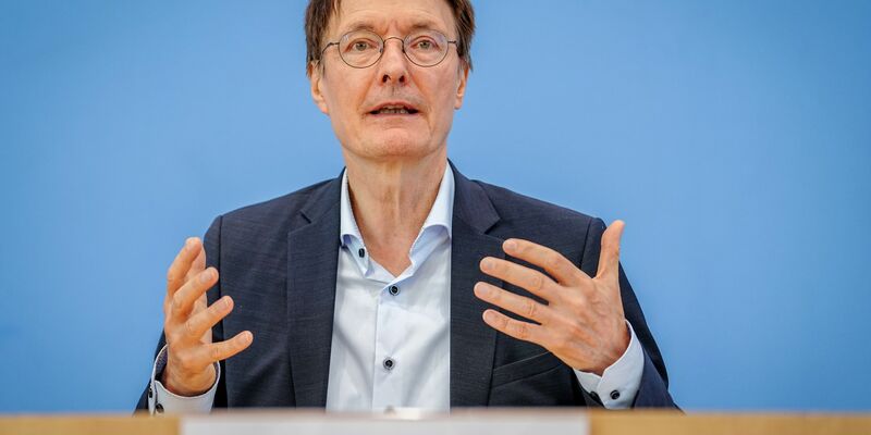 Minister Lauterbach will mehr Todesfälle durch Herzinfarkte vermeiden. - Foto: Kay Nietfeld/dpa