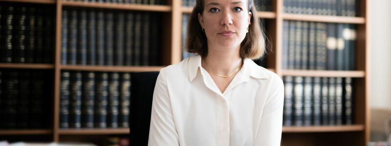 Ann-Sophie van Hall ist Staatsanwältin und Pressesprecherin. - Foto: Benjamin Westhoff/dpa