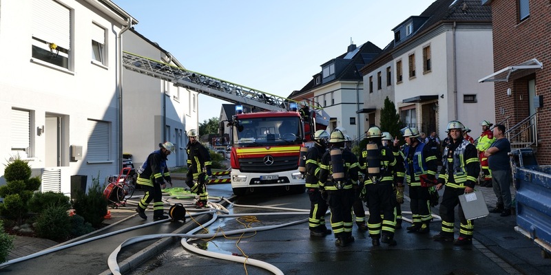 FW-DO: Brand eines Wintergartens richtet erheblichen Gebäudeschaden an - Foto: presseportal.de