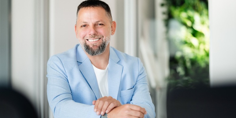 Pekka Nebelung: Warum die schnellere Anerkennung ausländischer Abschlüsse den Fachkräftemangel löst / Jobilla-Geschäftsführer betont Notwendigkeit staatlicher Maßnahmen zur Fachkräftesicherung - Foto: presseportal.de