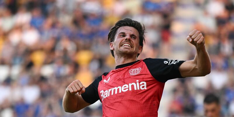 Der Kopfball von Jonas Hofmann passt. - Foto: Hendrik Schmidt/dpa