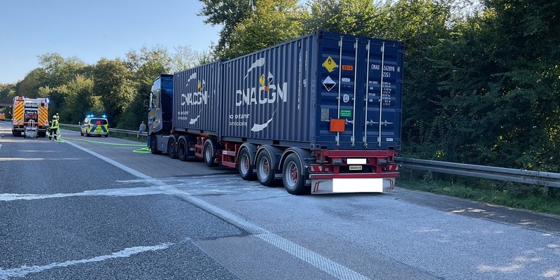 FW-BN: Heiß gelaufene Bremse an mit Gefahrgut beladenem LKW löst Feuerwehreinsatz aus - Foto: presseportal.de