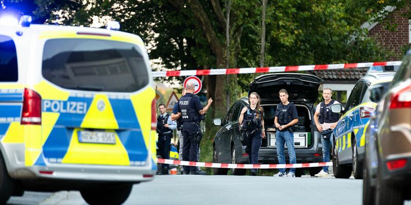 Nach einem Vorfall im Moers am Dienstag soll es nun in Recklinghausen zu tödlichen Polizeischüssen gekommen sein. - Foto: Justin Brosch/dpa