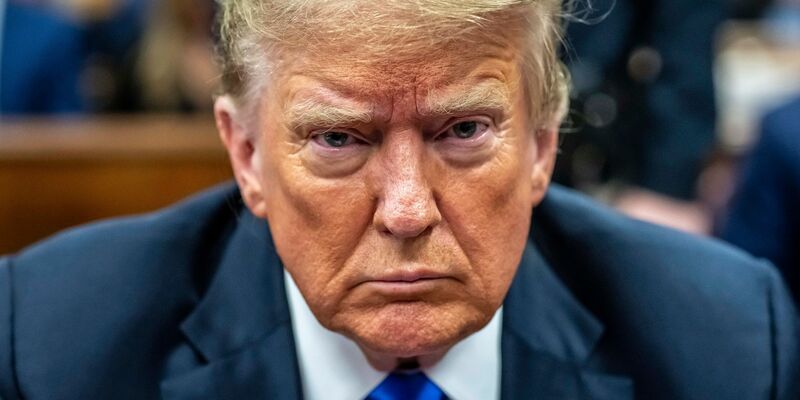 Donald Trump hat auf der Plattform Truth Social eine vulgäre Bemerkung über seine demokratische Kontrahentin Kamala Harris verbreitet. (Archivbild) - Foto: Mark Peterson/AP/dpa