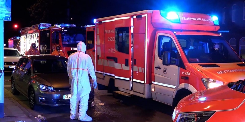FW-E: Person mit unbekannter Substanz kontaminiert - Feuerwehr im Großeinsatz - Foto: presseportal.de
