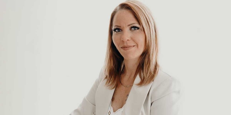 Perfekte Wimpernverlängerung: Pia Sizhan von der Alore Divor Beauty & Business Academy verrät effektive Methoden zur täglichen Pflege - Foto: presseportal.de