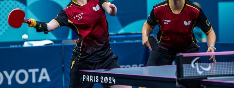 Valentin Baus (r) und Thomas Schmidberger kämpfen im Tischtennis-Doppel um Gold. - Foto: Jens Büttner/dpa