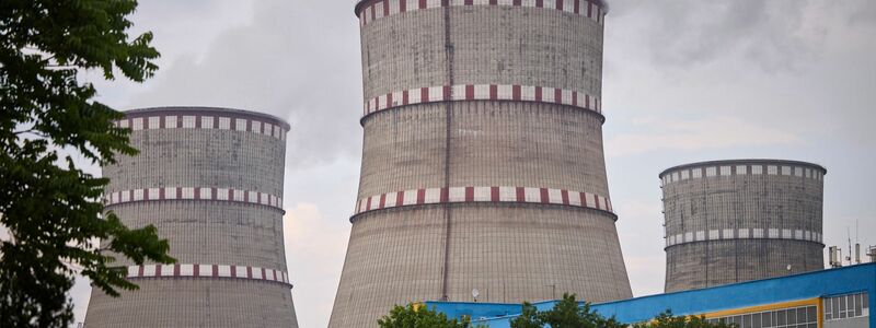 Russland führt immer wieder Luftschläge gegen ukrainische Kraftwerke durch und soll jetzt auch Raketenschläge gegen Umspannwerke an ukrainischen Atomkraftwerken planen. (Archivbild) - Foto: Ukrainian Presidential Office/Planet Pix Pool via ZUMA Press Wire/dpa