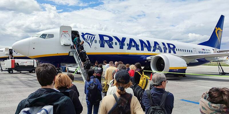 Passagiere vor Einstieg in Ryanair-Maschine (Archiv) - Foto: über dts Nachrichtenagentur
